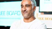 عکس| سلفی جدید پژمان جمشیدی در کنار دوستانش بعد از تماشای فوتبال؛ آقای بازیگر با توپ پر آمد