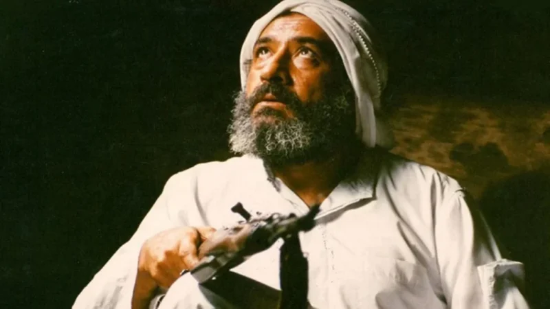 سکوت عجیب داریوش ارجمند و غیبت در مراسم تشییع ناصر تقوایی/ ناخدا خورشید کجاست؟