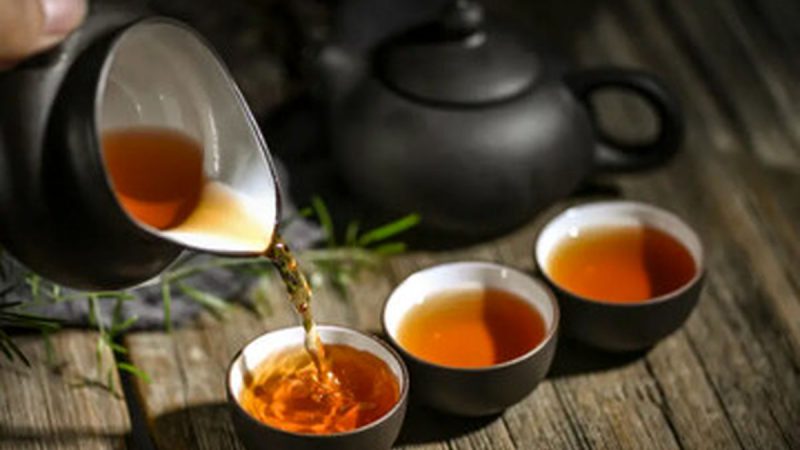 گرم کردن دوباره چای سم است/ هرگز این اشتباه را نکنید