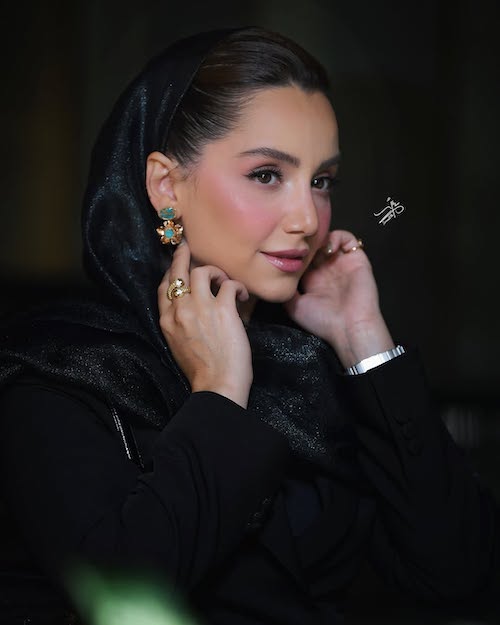 ساعت نازنین بیاتی