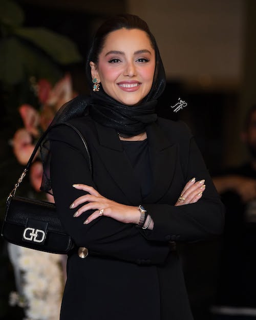 ساعت نازنین بیاتی