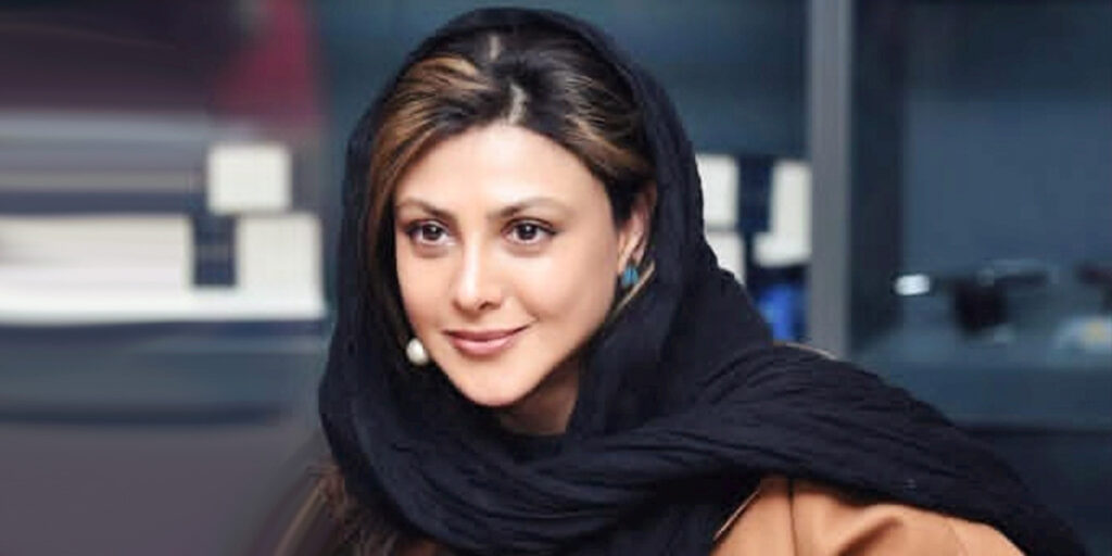 استایل مشکی آزاده صمدی