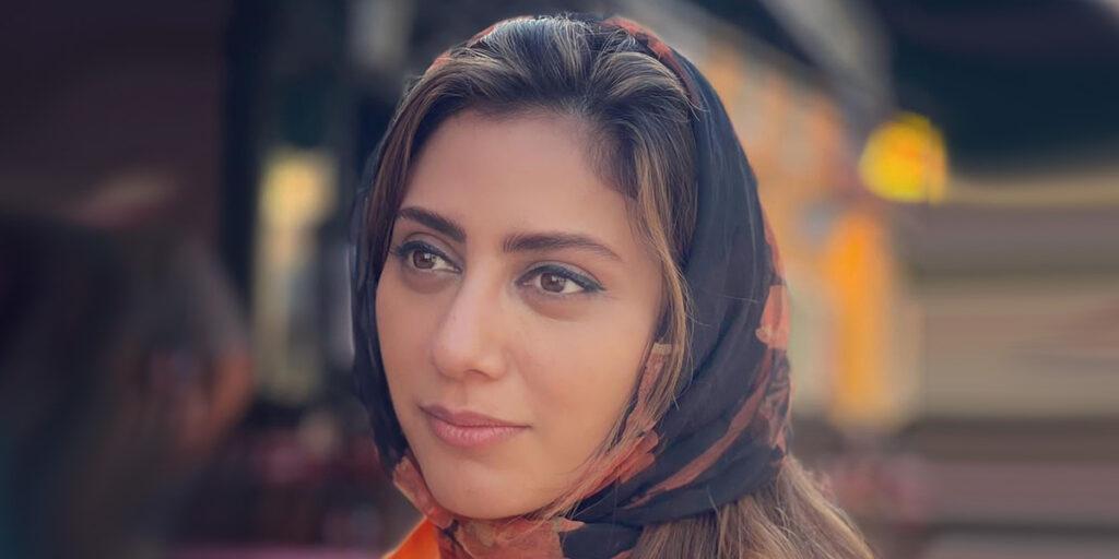 عکس| لات بازی مونا فرجاد با این استایل شلخته در اینستاگرام پربازدید شد!