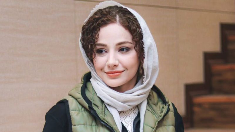 عکس| ظاهر پلنگی و صورتی مهتاب ثروتی/ خانم بازیگر با این استایل سوژه جشنواره شد!