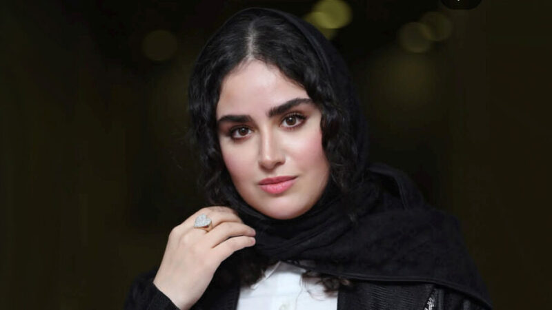 عکس| هانیه غلامی با استایل پاییزی و کت مخمل نعنایی دلبری کرد