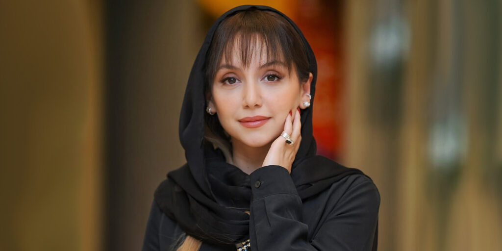 ساعت نازنین بیاتی