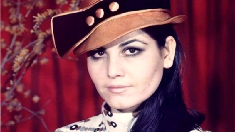 سفر در زمان؛ تصویری عاشقانه از «بهروز وثوقی» و «پوری بنایی» در شمال شهر تهران؛ دهه 50