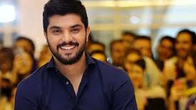 عکس| تصویری خاص از سینا مهراد و خواننده مشهور در مراسم عروسی/ این دو چقدر صمیمی هستند