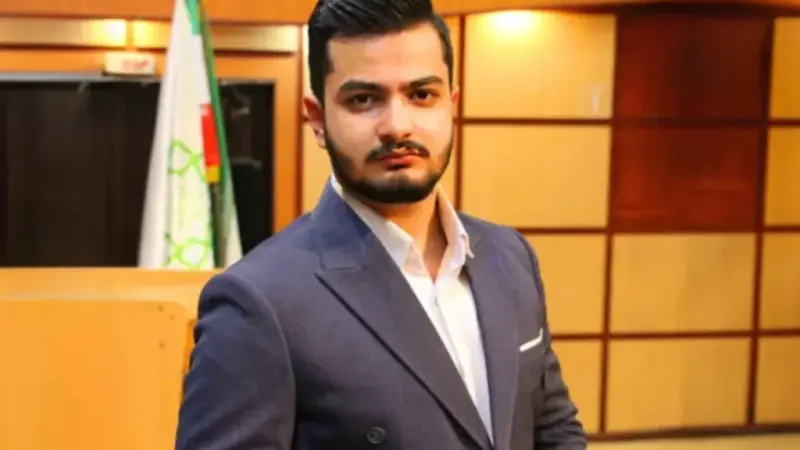 فیلم| تذکر حجاب کارگردان جوان به طرفدارش سوژه شبکه‌های اجتماعی شد