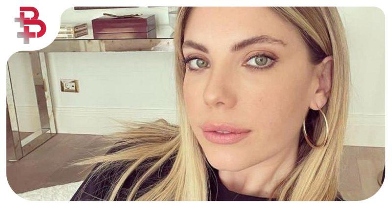 عکس/ تیپ و استایل خاص ادا اجه؛ لباس قرمز رنگ خانم بازیگر حسابی شما را حیران می کند