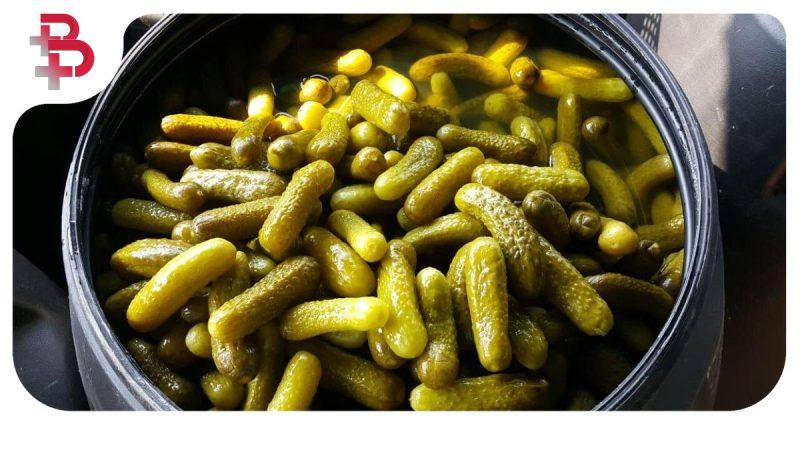 لایه سفید روی آب خیارشورهای فله خطرناک است؟/ به این خیارشورها لب نزنید