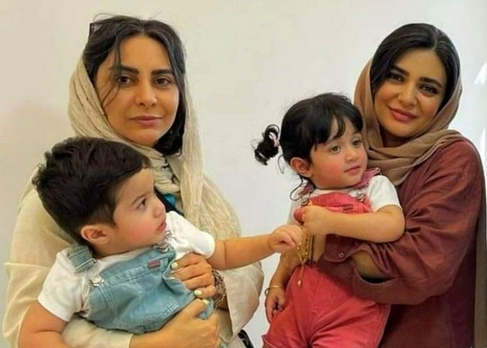 لیندا کیانی و دوقلوهایش