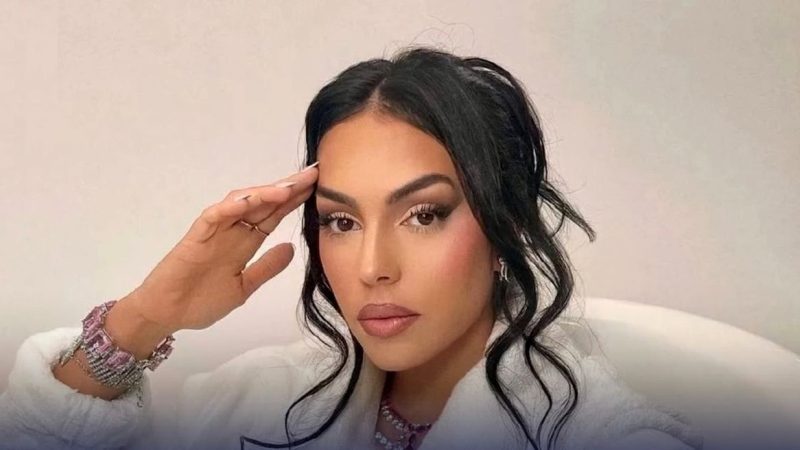 عکس| گوشه‌ای از جواهرات فوق لوکس و خیره‌کننده جورجینا ؛همسر رونالدو مثل ملکه ها زندگی می کند