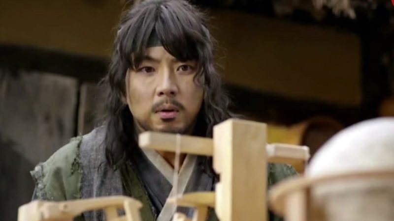 عکس| سفر زمان؛ تصویری خاص و عجیب از «جومونگ» در مراسم «نیایش» برای موفقیت سریال «جانگ یونگ شیل»