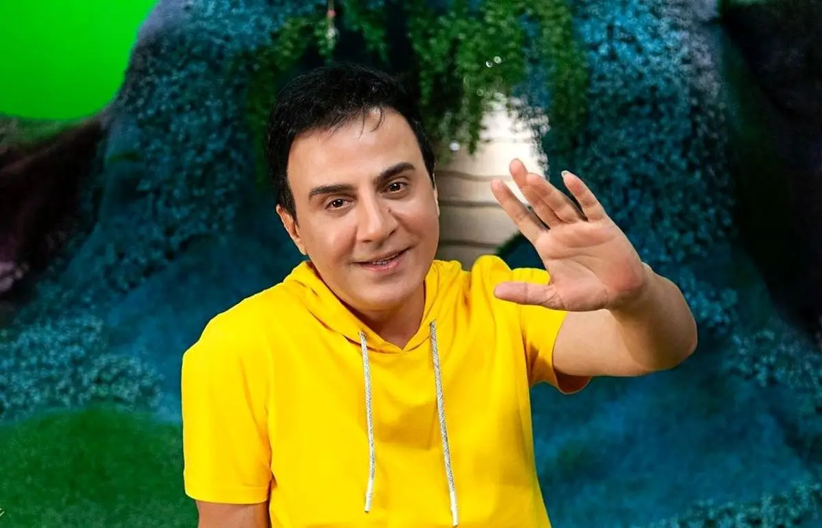 فیلم| ویدئویی از عموپورنگ و مادرش در یک مکان مذهبی ؛ عموی محبوب بچه ها در حال زیارت