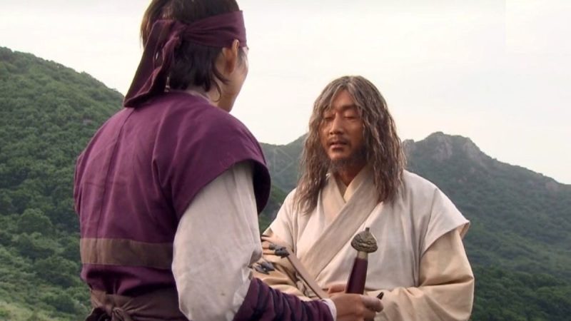 عکس| سفر زمان؛ «هموسو، پدر جومونگ» در 59 سالگی در مراسم فرش قرمز «دریای مرگ»