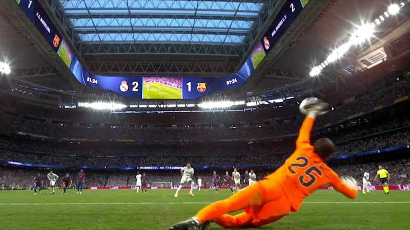 مهار پنالتی کیلیان امباپه توسط شزنی