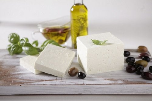 خوراکی هایی که مثل مسواک دندانهایتان را تمیز میکنند +لیست مواد غذایی مفید برای سلامت دهان و دندان