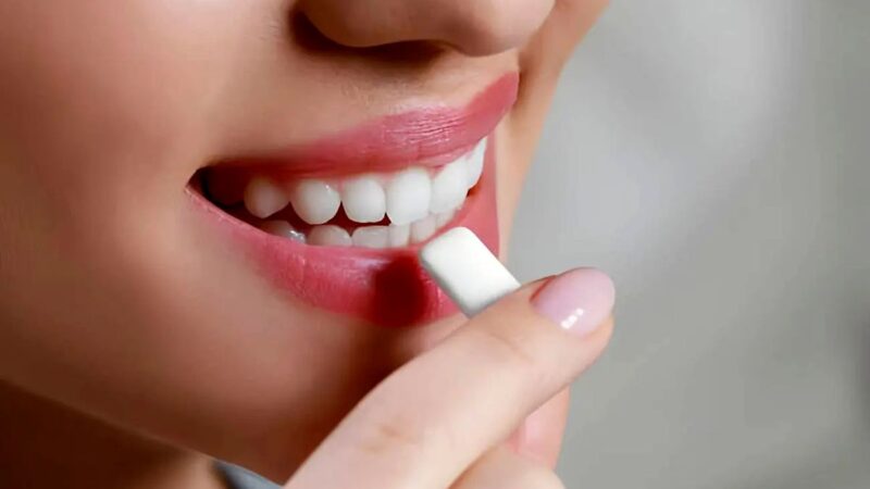 فواید جویدن آدامس بعد از غذا را بدانید