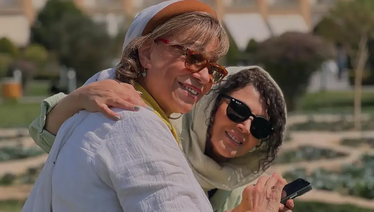 استایل رنگارنگ و پرحاشیه گوهر خیراندیش و شهره سلطانی در اصفهان سوژه شد + بیوگرافی هر دو بازیگر