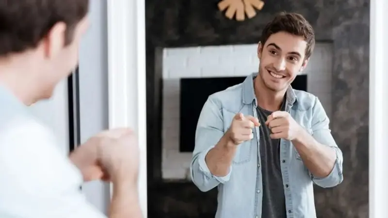 آیا صحبت کردن با خود طبیعی است؟