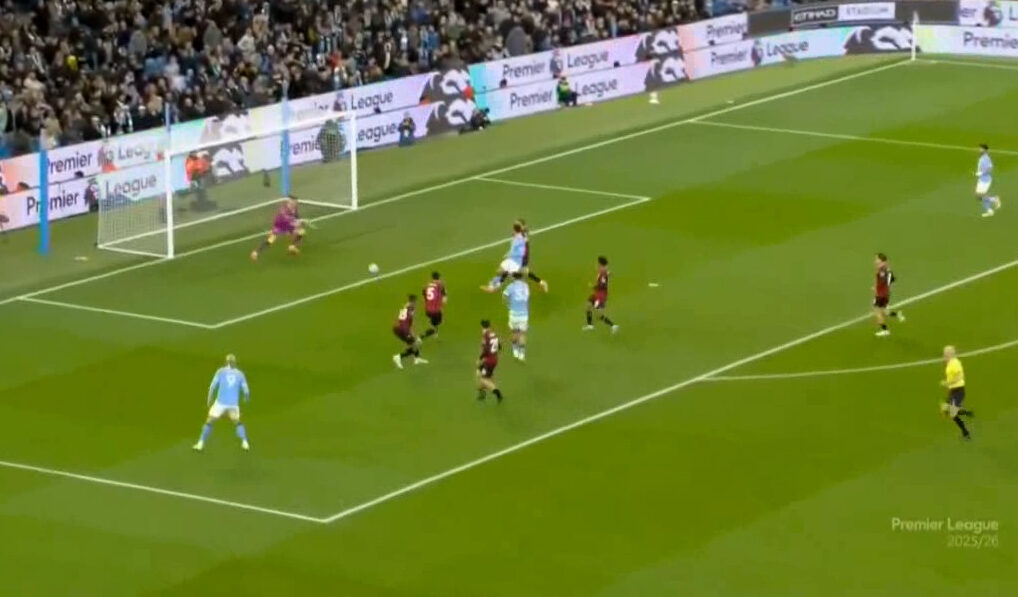 گل سوم منچسترسیتی به بورنموث توسط نیکو اورایلی