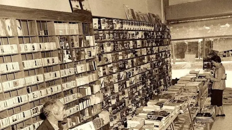 عکس| سفر در زمان؛ کتابفروشی شهرزاد خیابان شریعتی ۱۳۵۴ 