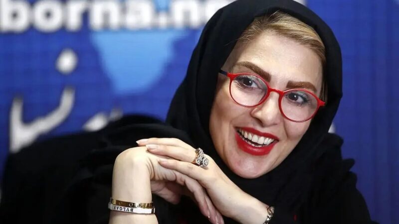 ژیلا صادقی درباره علاقه اش به رهبری گفت: من عاشق زبان بدن رهبری و سواد ایشان هستم