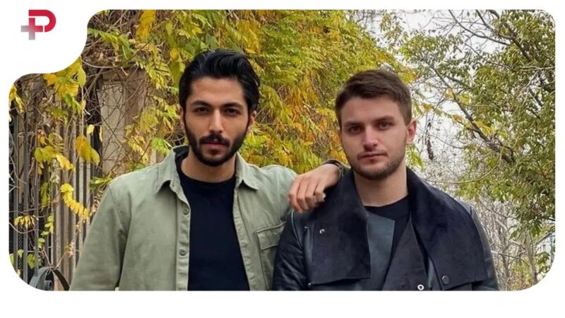 کیسان دیباج و دارا حیایی در پشت صحنه نمایش شب امتحان