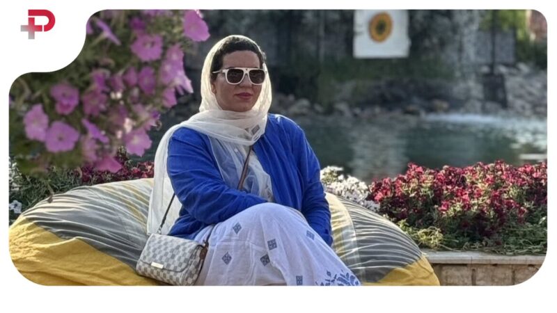 صهبا شرافتی و کتابخانه کوچکش در اتاق؛ چه فضای مینیمال و زیبایی