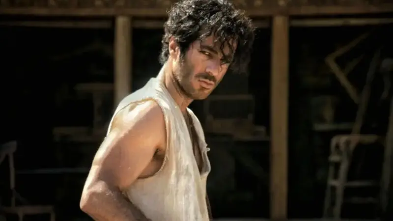 عکس|  سلفی جذاب نوید پورفرج «رحیم نجار» بامداد خمار با طرفدارانش