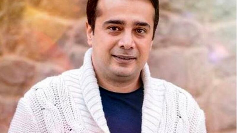 عکس| سپند امیرسلیمانی پدرش را با این عکس غافلگیر کرد/ سنگ تمام اقای بازیگر برای تولد پدر هنرمندش