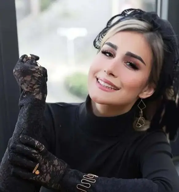 سپیده+بزمی-پور