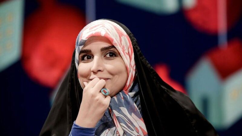 عکس| نگاهی به استایل عجیب مژده لواسانی ( مجری محجبه صدا و سیما) در تور پاریس گردی