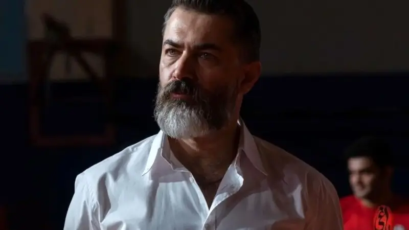 پارسا پیروزفر کارگردان شد