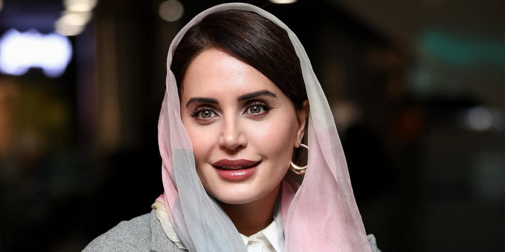 عکس| ترکیب خاص استایل پاییزی الناز شاکردوست ؛ گرمکن با کت و شلوار رسمی