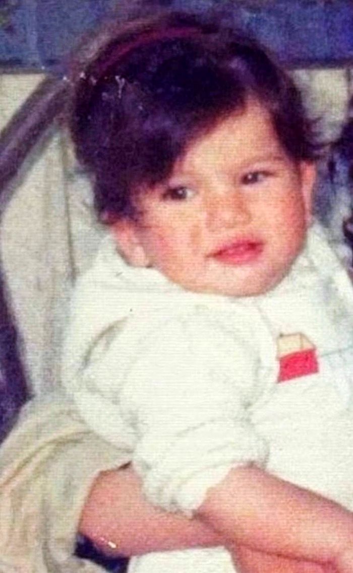 کودکی متین ستوده