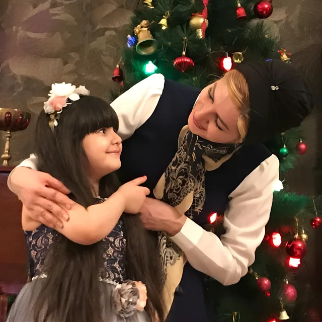 عکس ملیکا زارعی (خاله شادونه) و دخترش مانلی