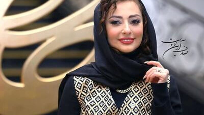 عکس خانوادگی نفیسه روشن با مادر و برادرانش؛ چه مادر زیبایی دارد