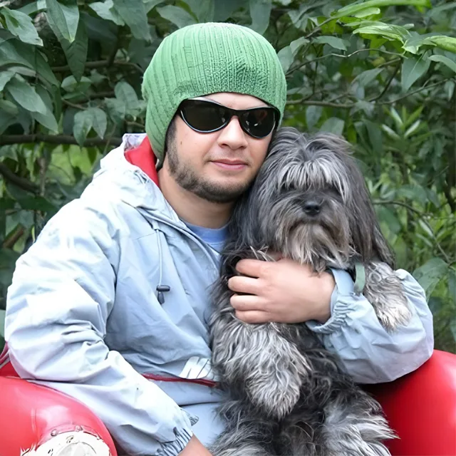 بیوگرافی علی صادقی با ناگفته ها و عکس جدید