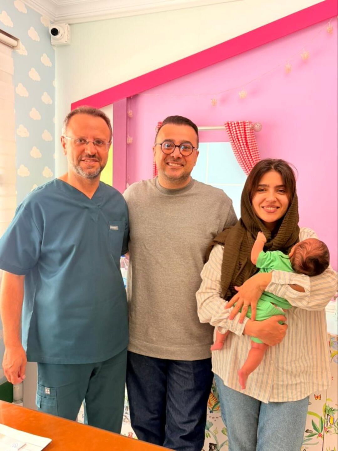 مونا کرمی و سپند امیرسلیمانی از حس پدر و مادر شدن می‌گویند (عکس)