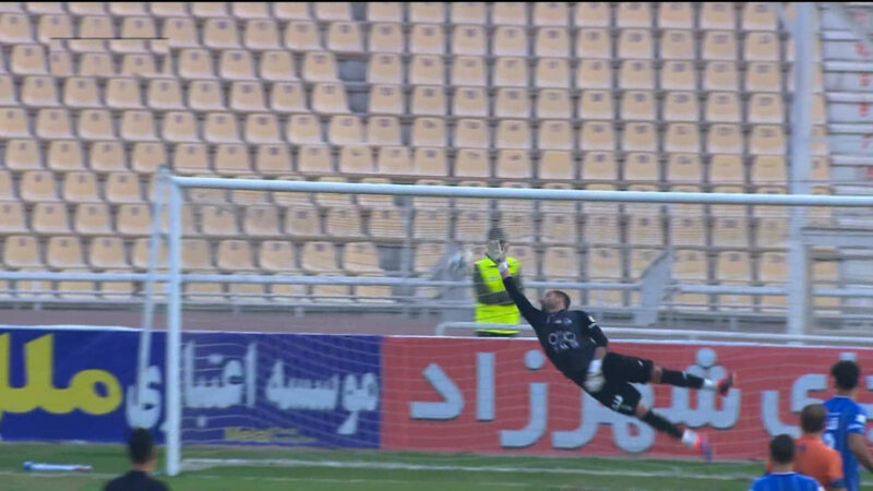 گل اول پادیاب به استقلال توسط فریبرز یوسفی