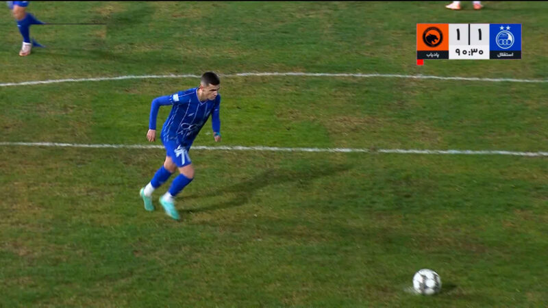اعلام پنالتی برای استقلال و گل اول استقلال به پادیاب توسط یاسر آسانی