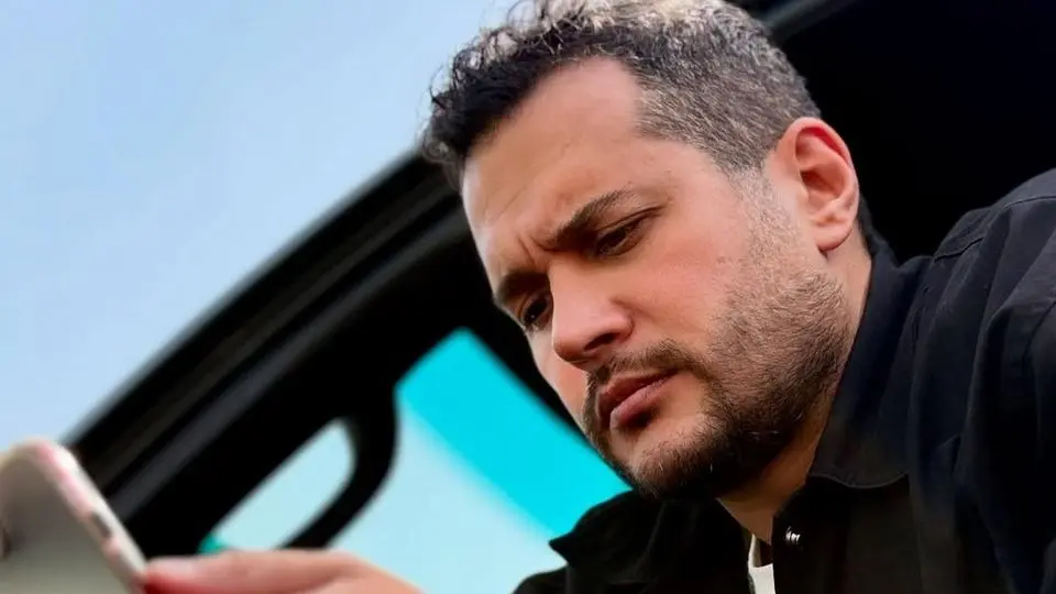 سیاوش خیرابی، فرید سریال آوای باران از مادر خوش چهره اش رونمایی کرد