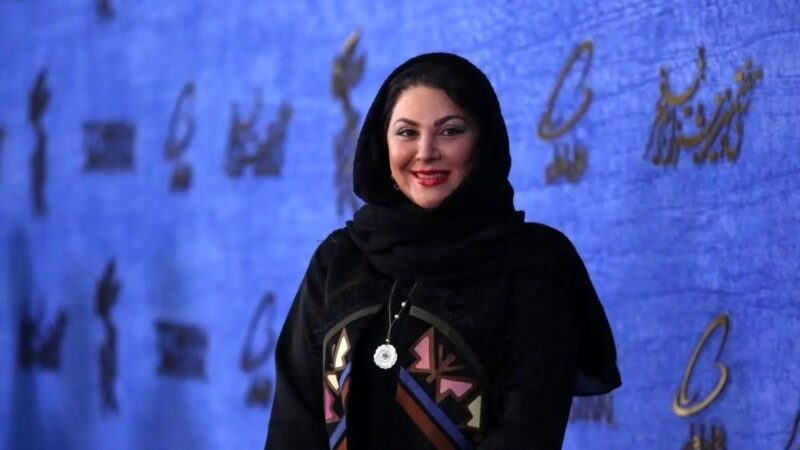 لاله اسکندری با استایلی متفاوت و سنتی؛ خانم بازیگر در مراسم هنری جلب توجه کرد!