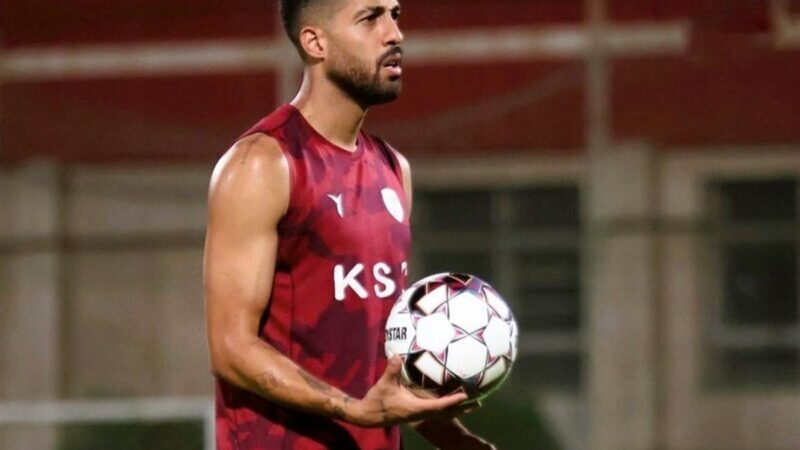 یلدای عاشقانه مدافع فولاد و همسرش در زمین فوتبال سوژه شد