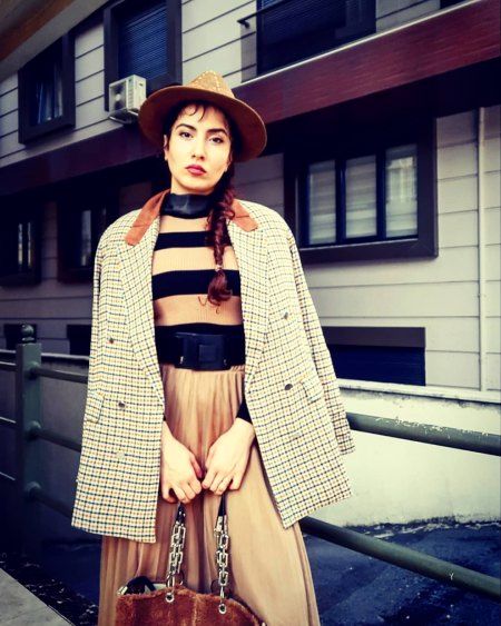 زندگینامه بهارک صالح نیا,عکس های بهارک صالح نیا,بهارک صالح نیا در کافه پیانو