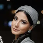 ژست نامتعارف سمیرا حسنپور در مراسم؛ خانم بازیگر این چه کاری بود کردین؟