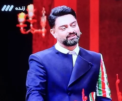 لباس یلدایی مجری