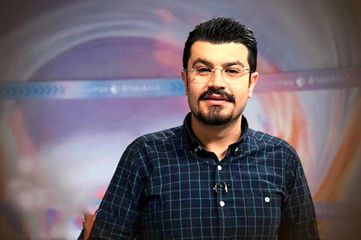 فیلم| تقلید صدای مجری سیما در برنامه شب یلدا روان ملت را خراش داد - تصویر شاخص